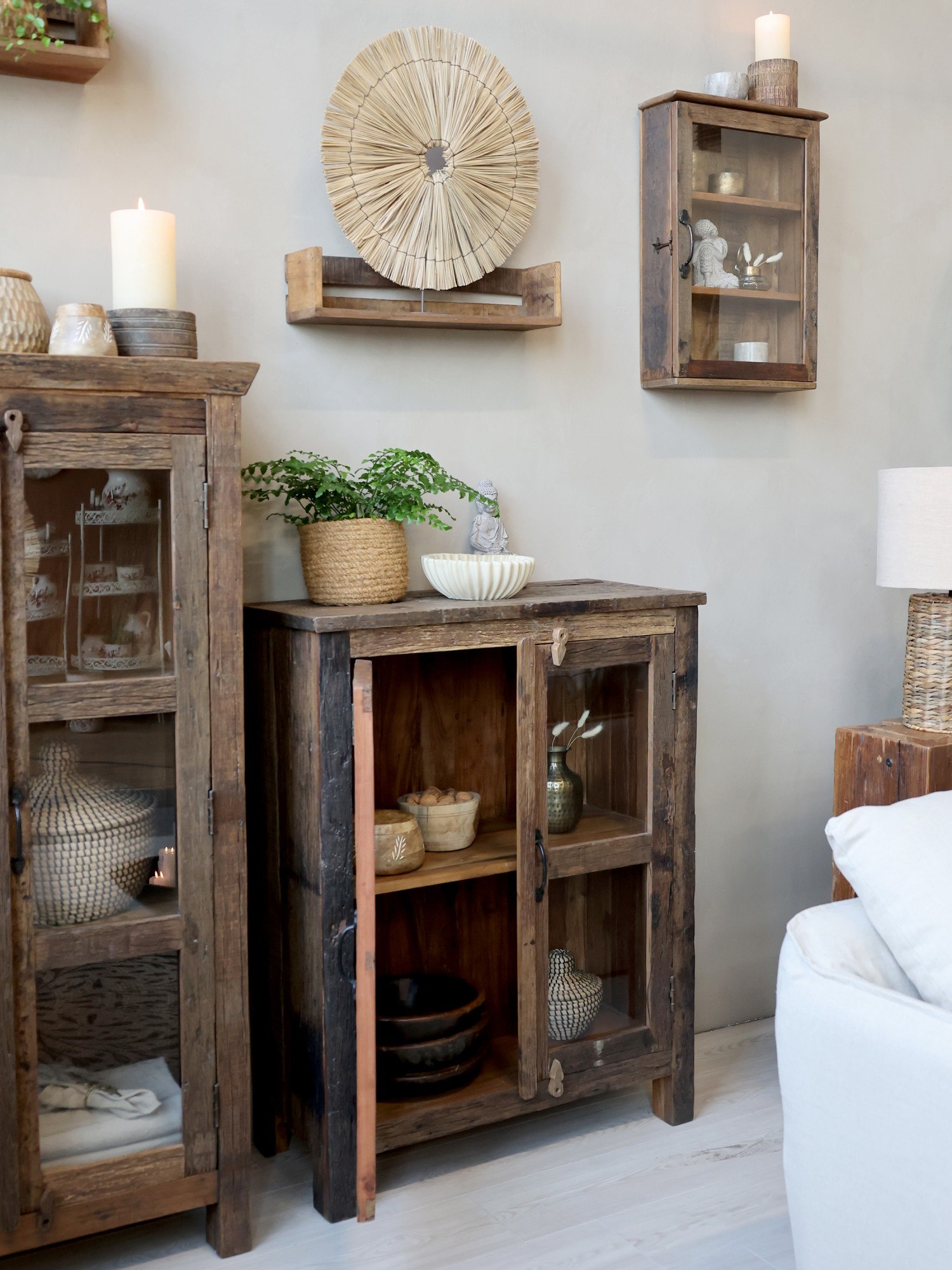 STOLKI_TABORETY_RUSTYKALNE_DREWNIANE_POJEMNIKI_SKRZYNKI_POLKI_Z_POSTARZANEGO_DREWNA_DRZEWKO_OLIWKOWE_CHIC_ANTIQUE_POLSKA_SKLEP_DESIGNBYWOMEN